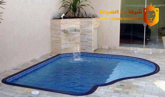 تنظيف ارضية المسبح